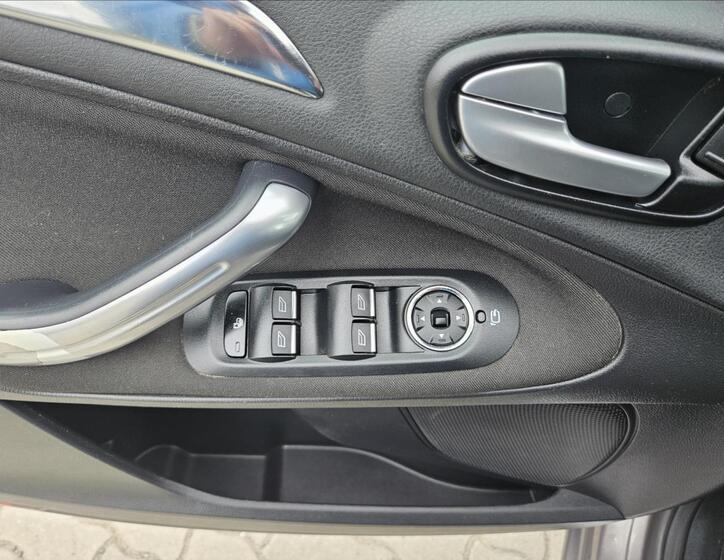 Ford Galaxy 9