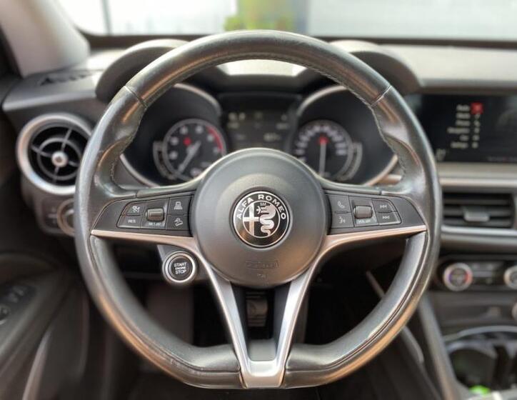 Alfa Romeo Stelvio 14
