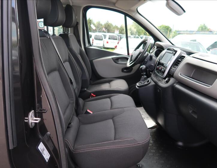 Renault Trafic 13