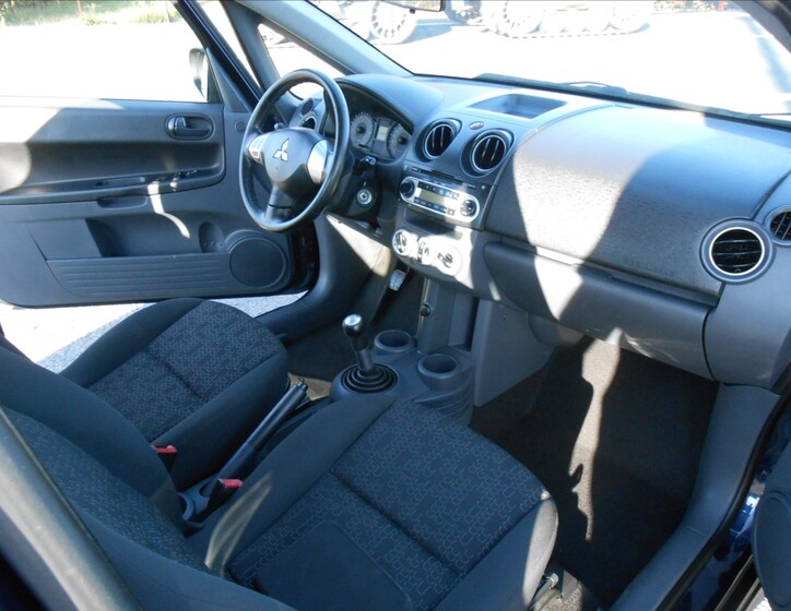 Mitsubishi Colt 8