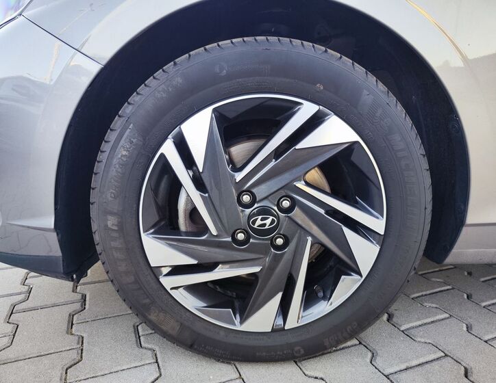 Hyundai i20 24