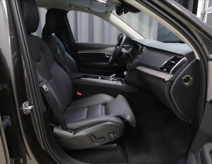 Volvo XC90 11