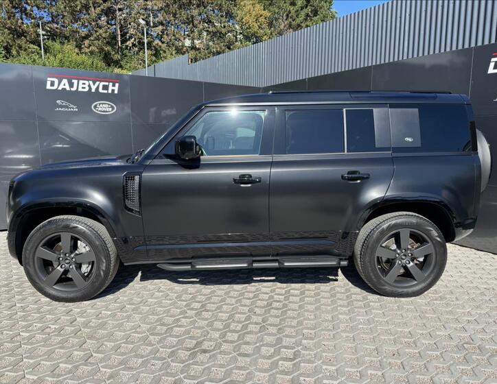 Land Rover Defender 5