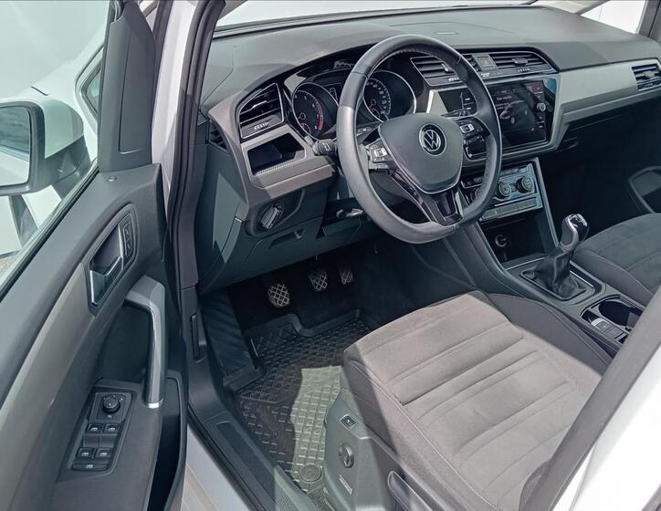 Volkswagen Touran 6
