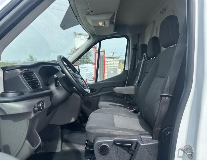 Ford Transit 9
