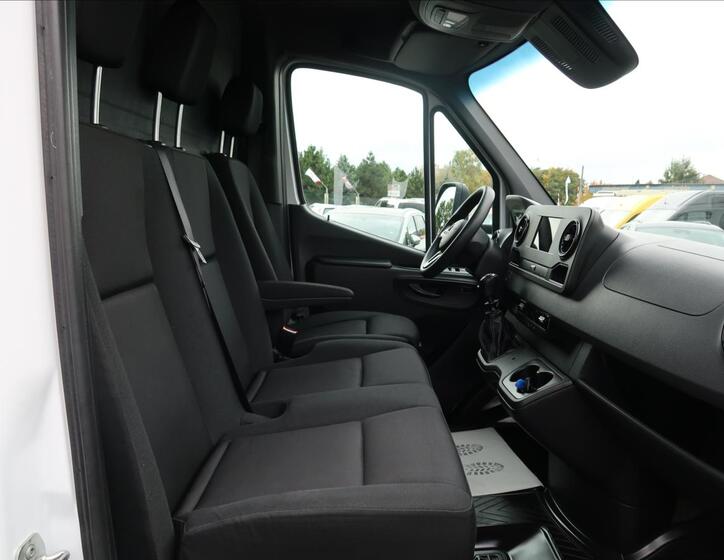 Mercedes-Benz Sprinter 13
