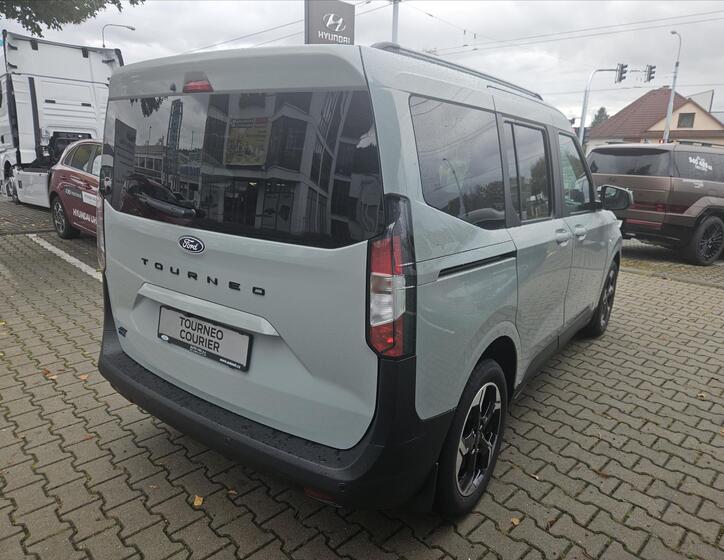Ford Tourneo Courier 5