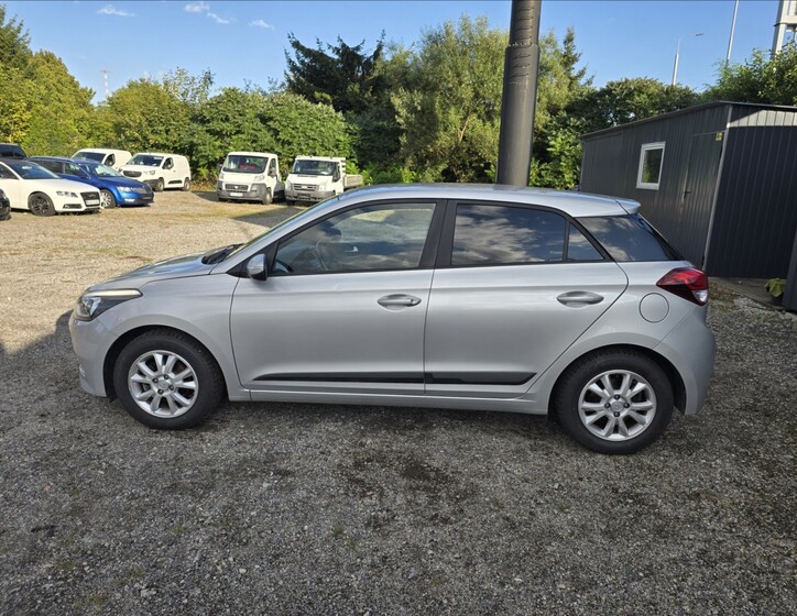 Hyundai i20 8