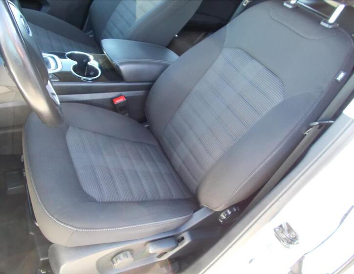 Ford Galaxy 18