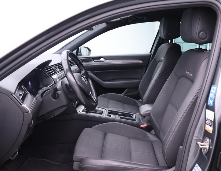 Volkswagen Passat 10