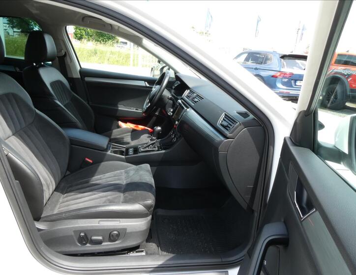 Škoda Superb 24