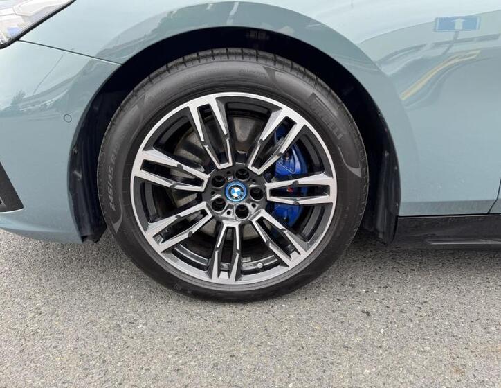 BMW i5 4