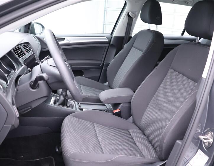 Volkswagen Golf 11