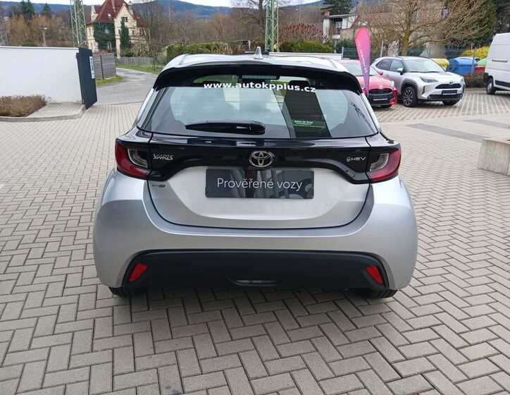 Toyota Yaris 5