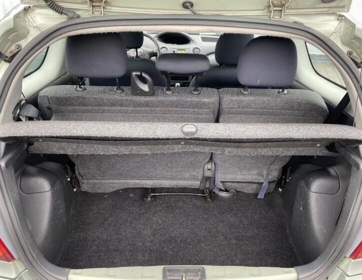 Toyota Yaris 21