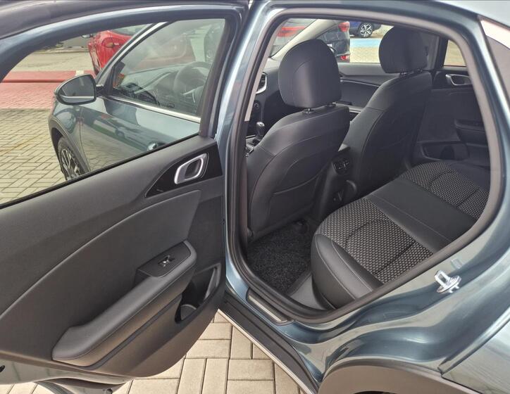 KIA XCeed 10
