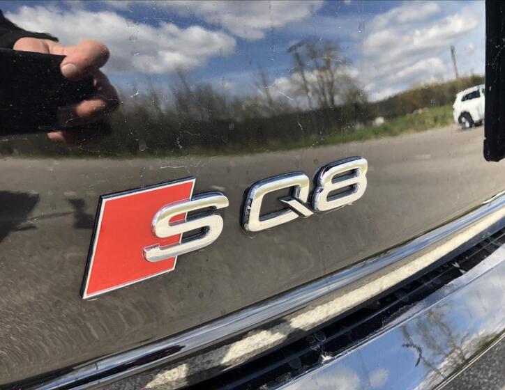 Audi SQ8 12