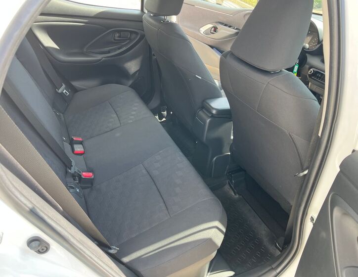 Toyota Yaris 16