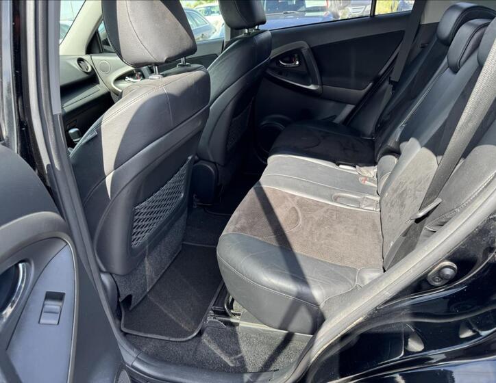Toyota RAV4 12