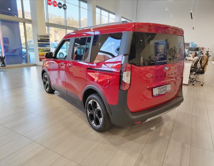 Ford Tourneo Courier 6