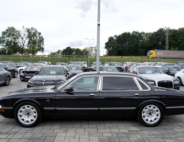 Jaguar XJR 3
