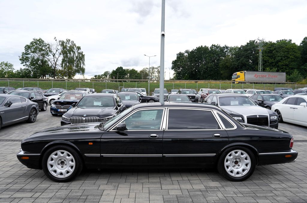 Jaguar XJR