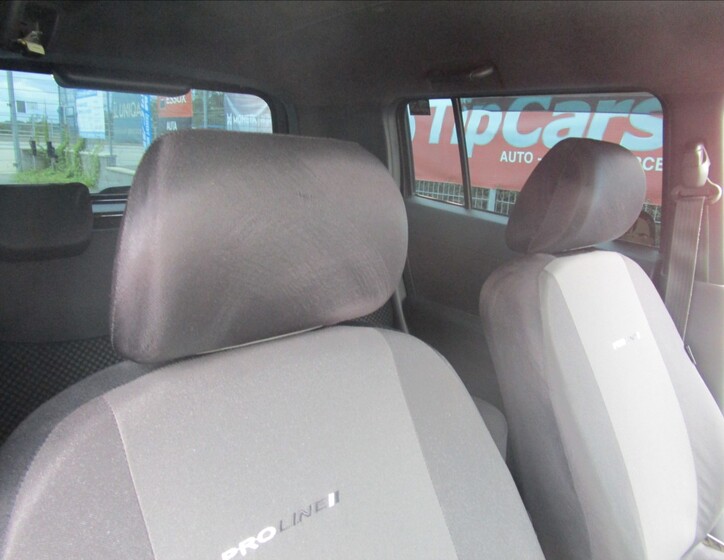 Daihatsu Materia 18