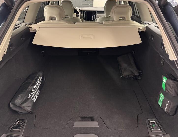 Volvo V90 13