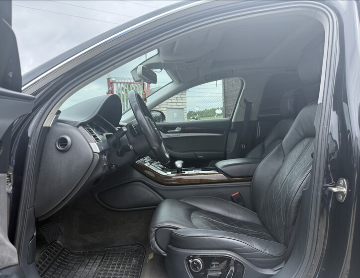 Audi A8 9