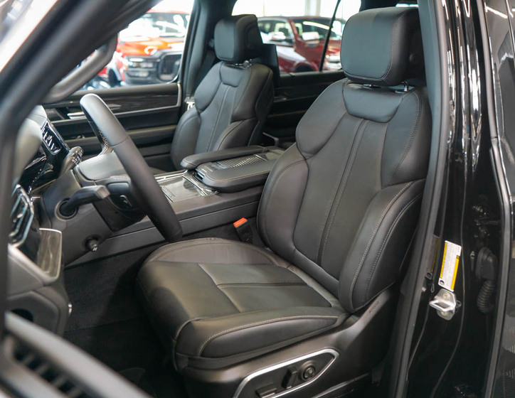 Jeep Wagoneer 15