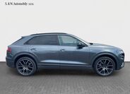 Audi Q8 4