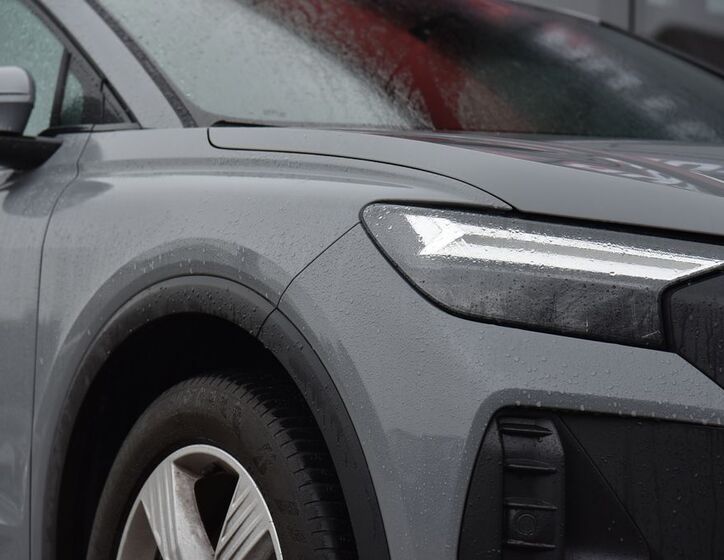 Audi Q4 5