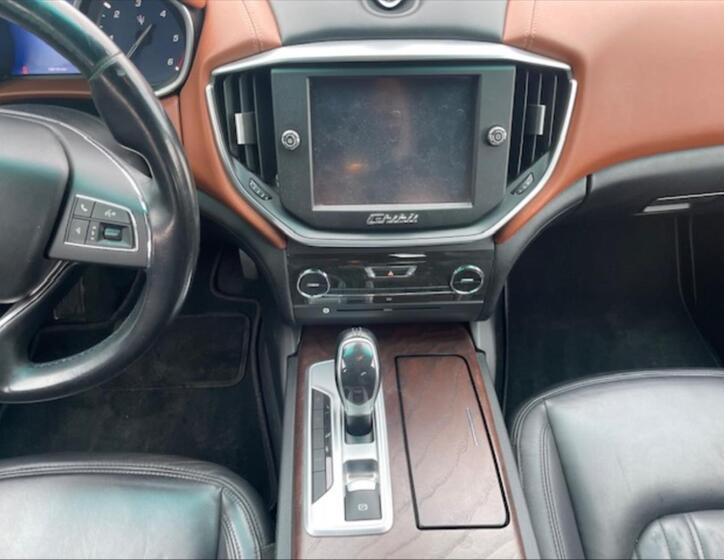 Maserati Ghibli 10
