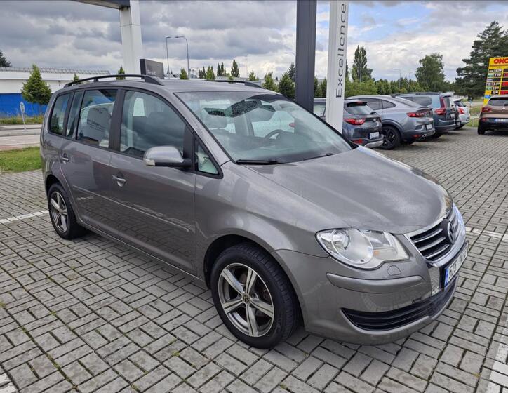 Volkswagen Touran 8