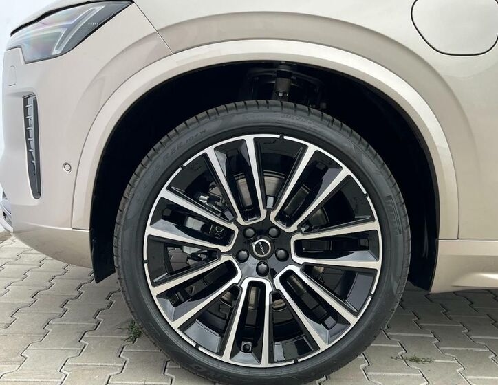 Volvo XC90 28