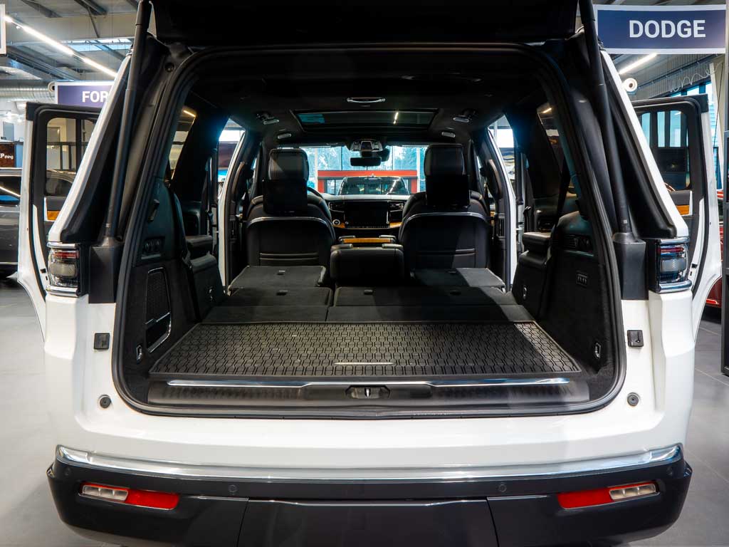 Jeep Grand Wagoneer