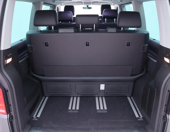 Volkswagen Multivan 10