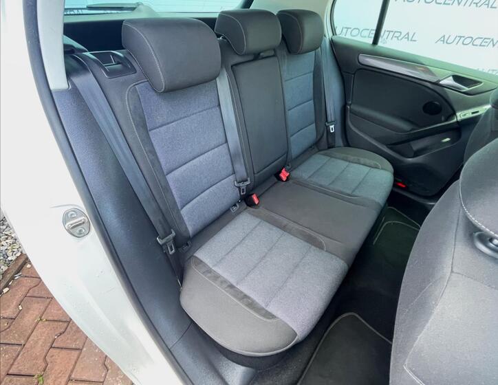 Volkswagen Golf 23