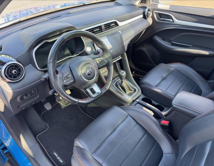 MG ZS 12