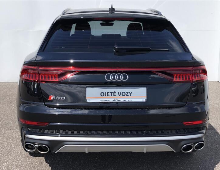 Audi SQ8 8