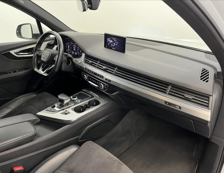 Audi Q7 24