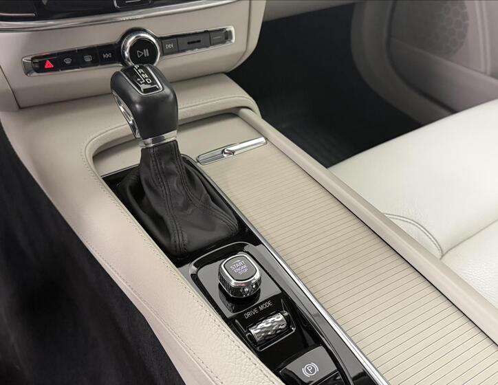 Volvo V90 17