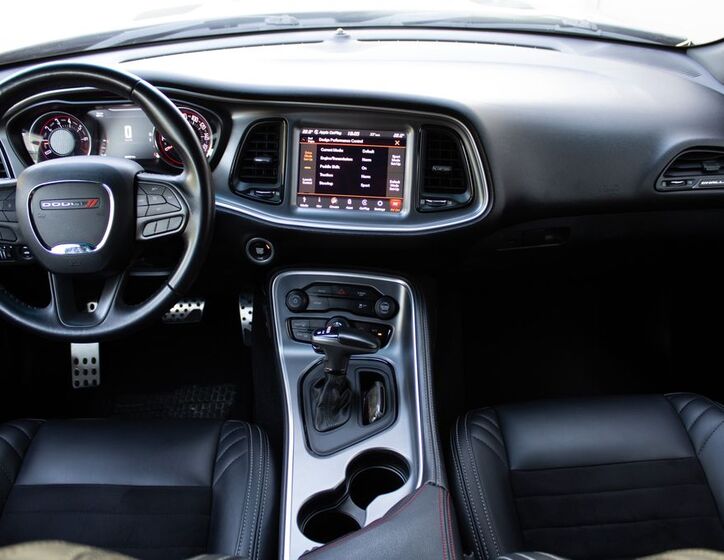 Dodge Challenger 12
