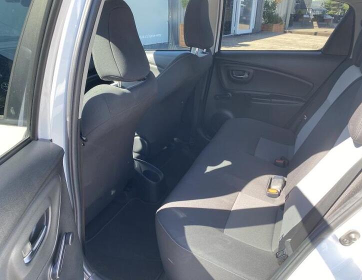 Toyota Yaris 12