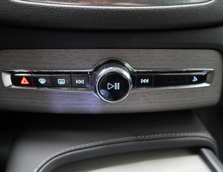 Volvo XC90 23