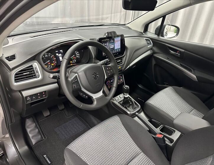 Suzuki S-Cross 11