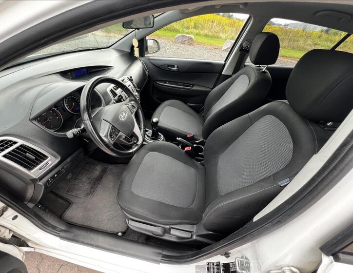 Hyundai i20 15