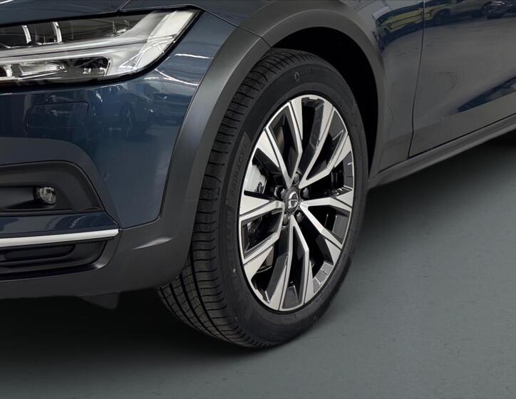 Volvo V90 6