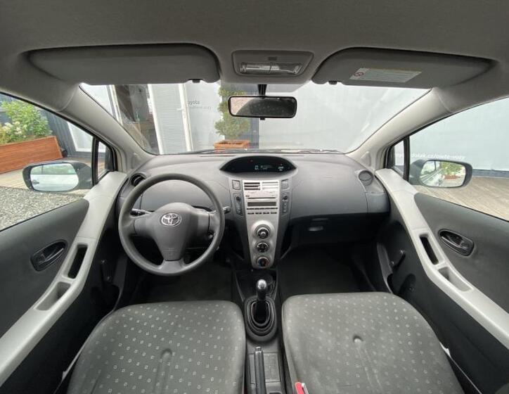 Toyota Yaris 12