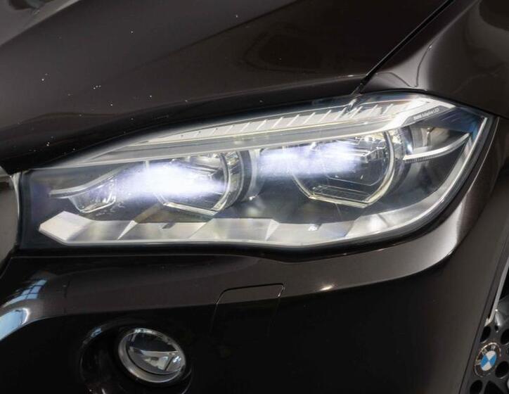 BMW X5 8